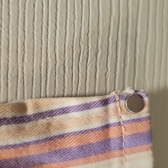 Gloria Vanderbilt Purple and Cream Striped Fabric Capri - Picture 10 of 12